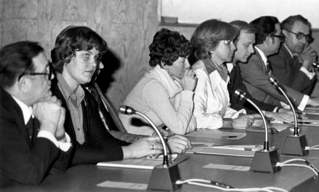 Kommunalbestyrelsesmøde april 1978. Anne-Lis Landsmann er nr. 2 fra højre. (Foto: Historisk arkiv).